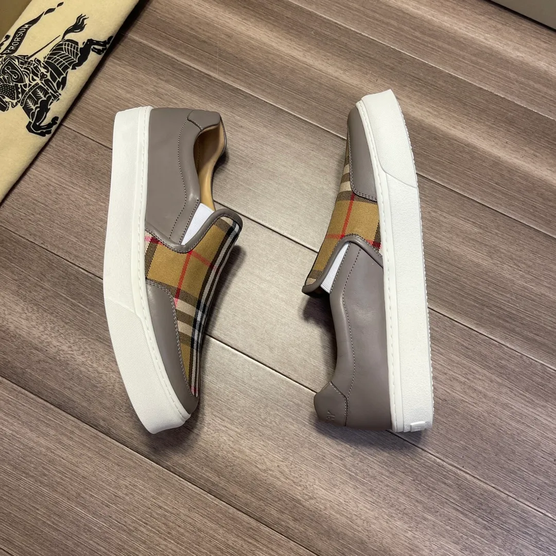 ☕P360💰《BURBERRY》【Original order·Version】Burberry: Top 🔝Purchasing agent🔍🔍The latest men's counter is on sale simultaneously, the original version imported from Italy🔝·Nappa calfskin·Brand totem cloth· Highlighting the (high-end, extravagance, class) travel, home, and best choice" exquisite workmanship (Imported water-dyed leather lining from Italy 🇮🇹), sole: original sole provided by the original factory, ⚠️exclusive double layer Activity·TPR rubber·molded outsole; super comfortable·wear-resistant·non-slip·environmental protection🌳🌳🌳, the real thing is more beautiful🎬The real thing is more beautiful🔍🔍 (high quality·follow the order) You can enter and exit the counter at will: Size: 38·39·40·41·42·43·44 (🎉Customized 45) Welcome to order...☕️